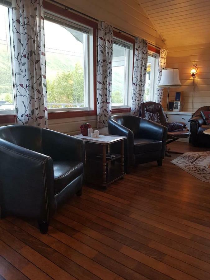 Lyngsalpan Cruise Lodge - Rodtinden Nord-Lenangen Екстериор снимка